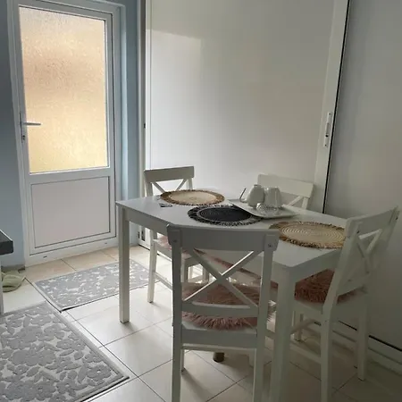 Garsoniera La Casa Apartment *